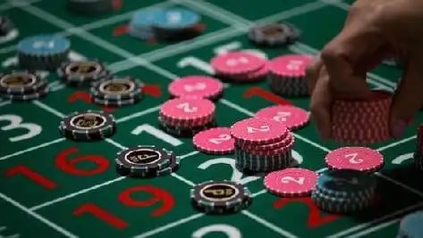 Tabel pembayaran Wild Coaster menunjukkan nilai simbol dan kombinasi kemenangan